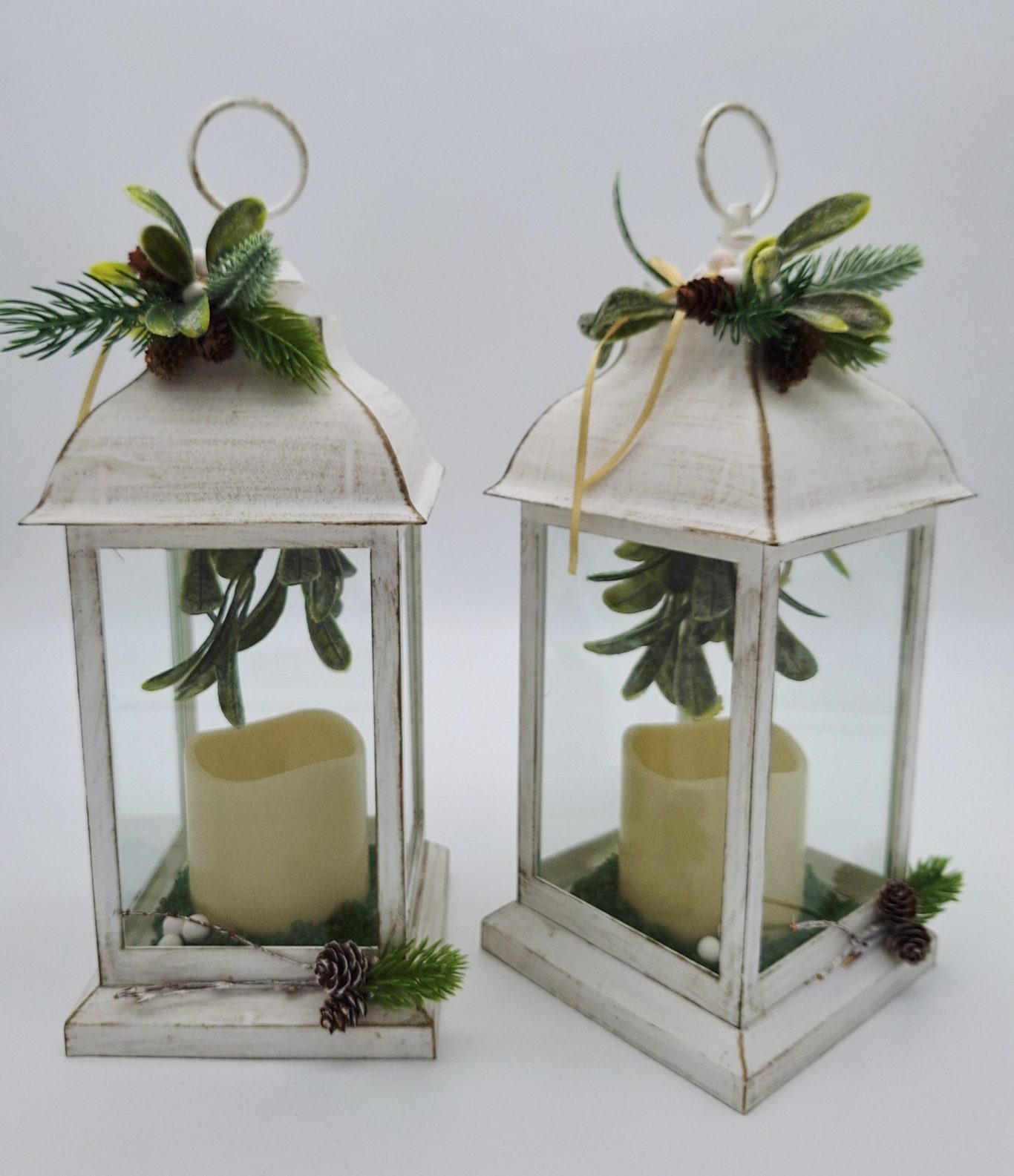 White Frosted Mistletoe Lantern (M)
